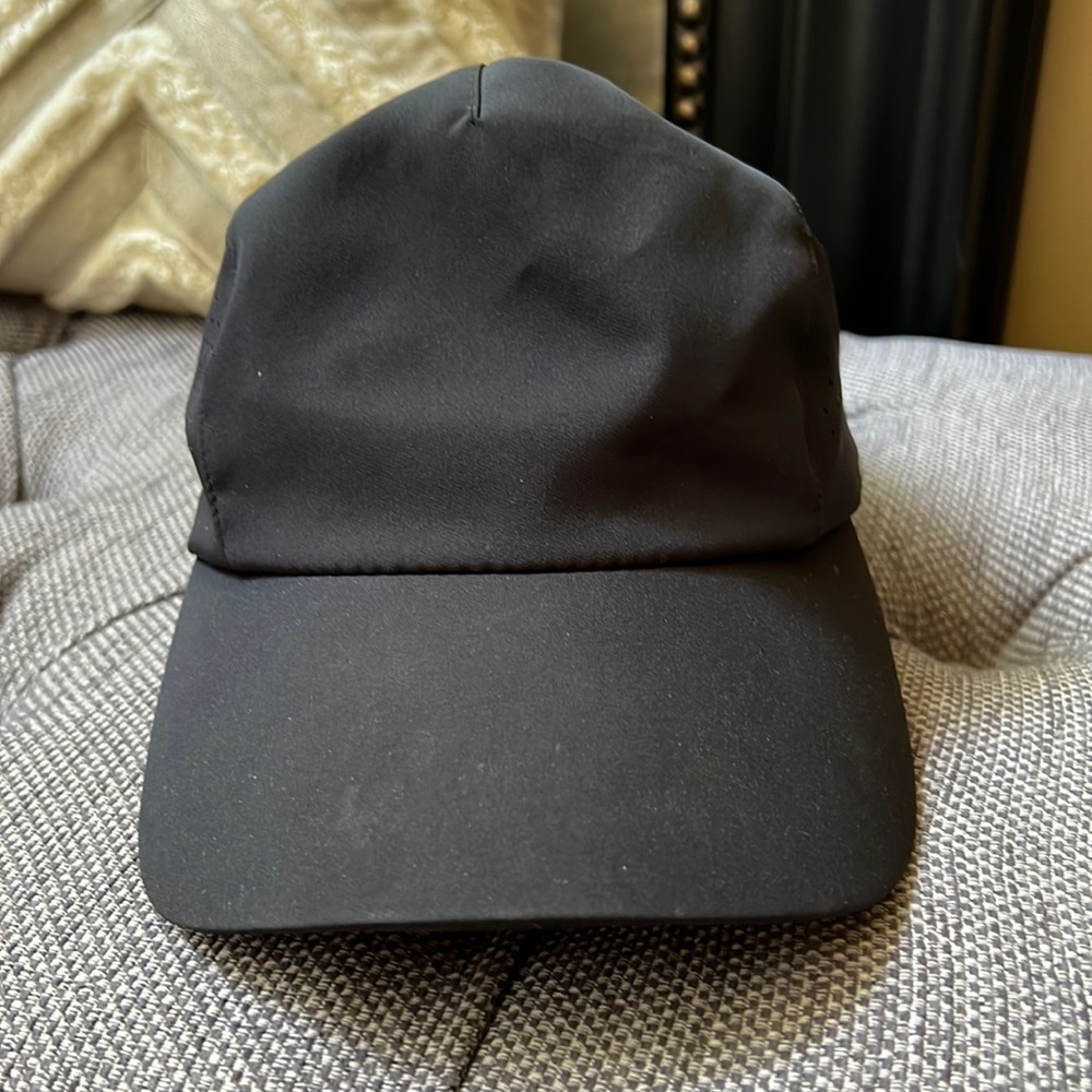Men’s 5 panel running hat. Black.